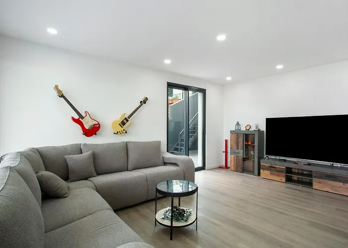 Angela * フンシャル