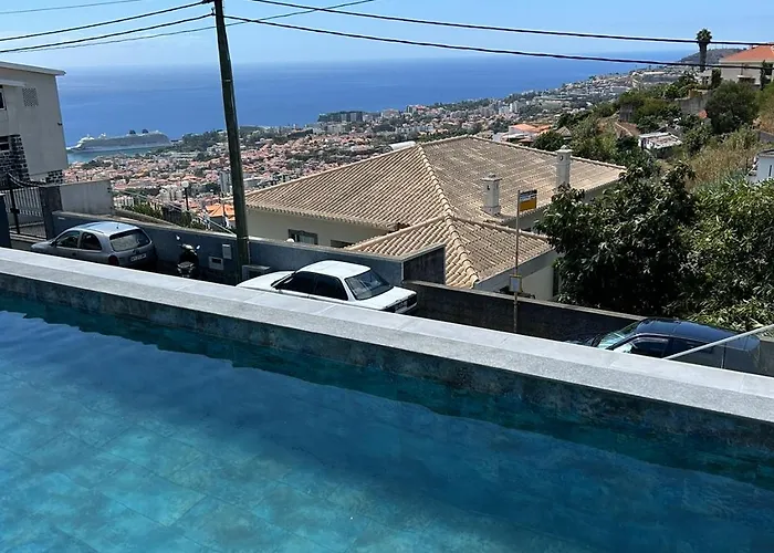 Angela フンシャル